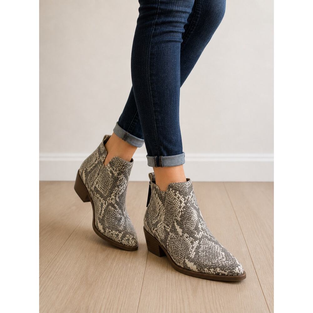 Universal Thread Women’s Boots Booties sz 7 Snakeprint NEW # box 203
